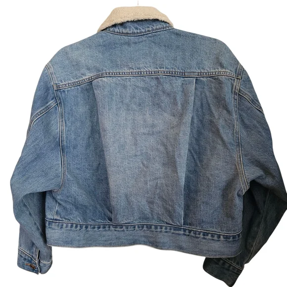 GAP Light Blue Denim Jacket with Soft White Collar - Picture 3 of 8